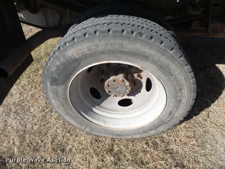 image for item L3301 2005 Ford F450 Super Duty flatbed truck