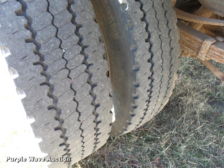 image for item L3301 2005 Ford F450 Super Duty flatbed truck