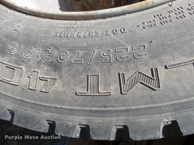 image for item L3301 2005 Ford F450 Super Duty flatbed truck