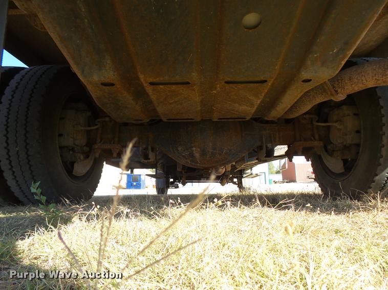 image for item L3301 2005 Ford F450 Super Duty flatbed truck