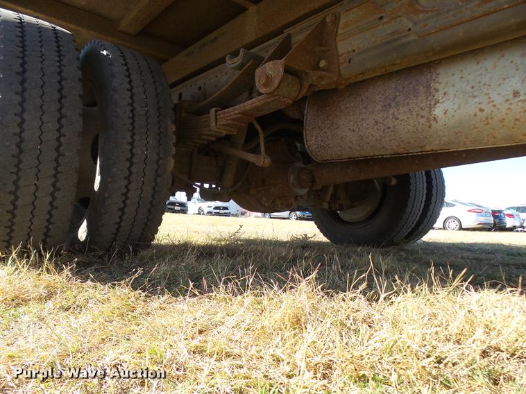 image for item L3301 2005 Ford F450 Super Duty flatbed truck