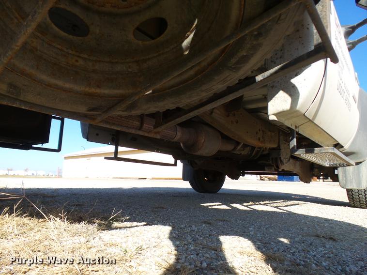 image for item L3301 2005 Ford F450 Super Duty flatbed truck