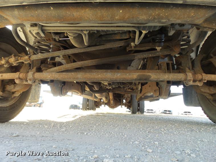 image for item L3301 2005 Ford F450 Super Duty flatbed truck