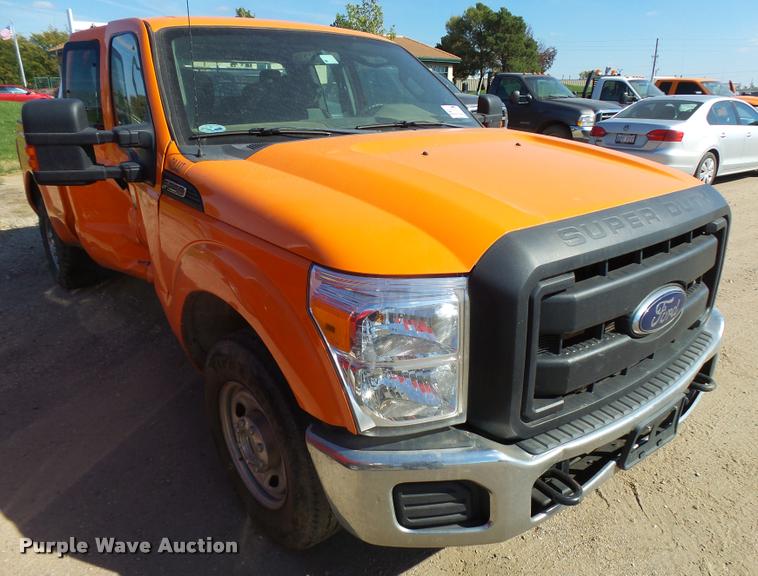 image for item L3302 2013 Ford F250 Super Duty SuperCab pickup truck