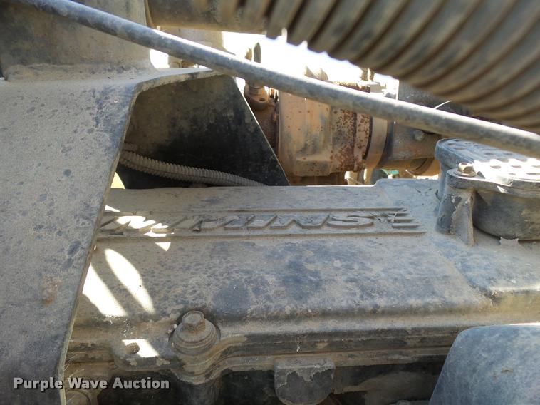 image for item L3307 2007 Peterbilt 335 truck cab and chassis