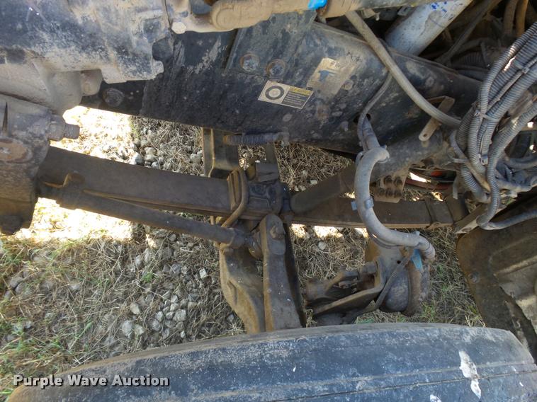 image for item L3307 2007 Peterbilt 335 truck cab and chassis