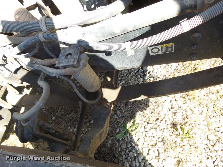 image for item L3307 2007 Peterbilt 335 truck cab and chassis