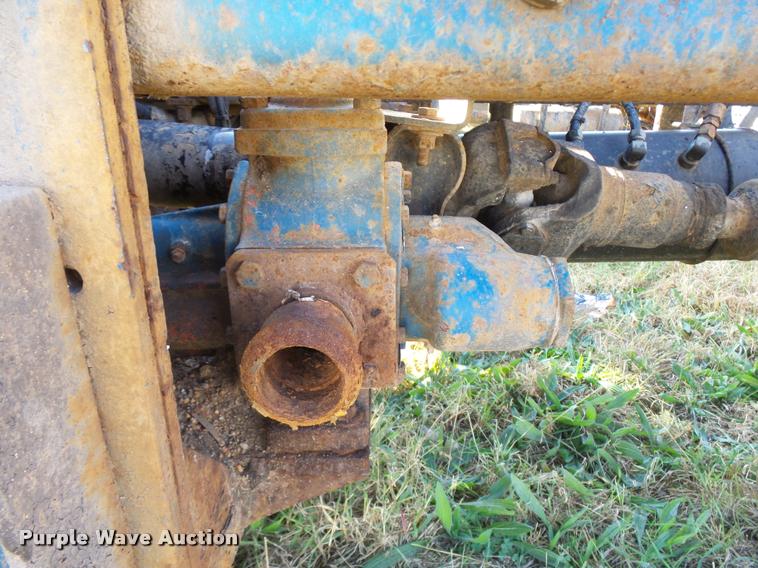 image for item L3307 2007 Peterbilt 335 truck cab and chassis