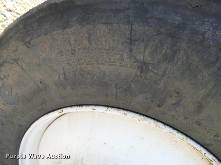 image for item L3307 2007 Peterbilt 335 truck cab and chassis