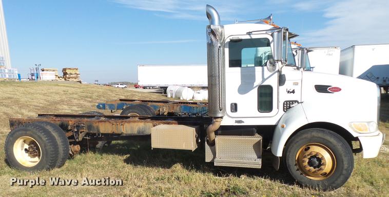 image for item L3308 2009 Peterbilt 335 truck cab and chassis