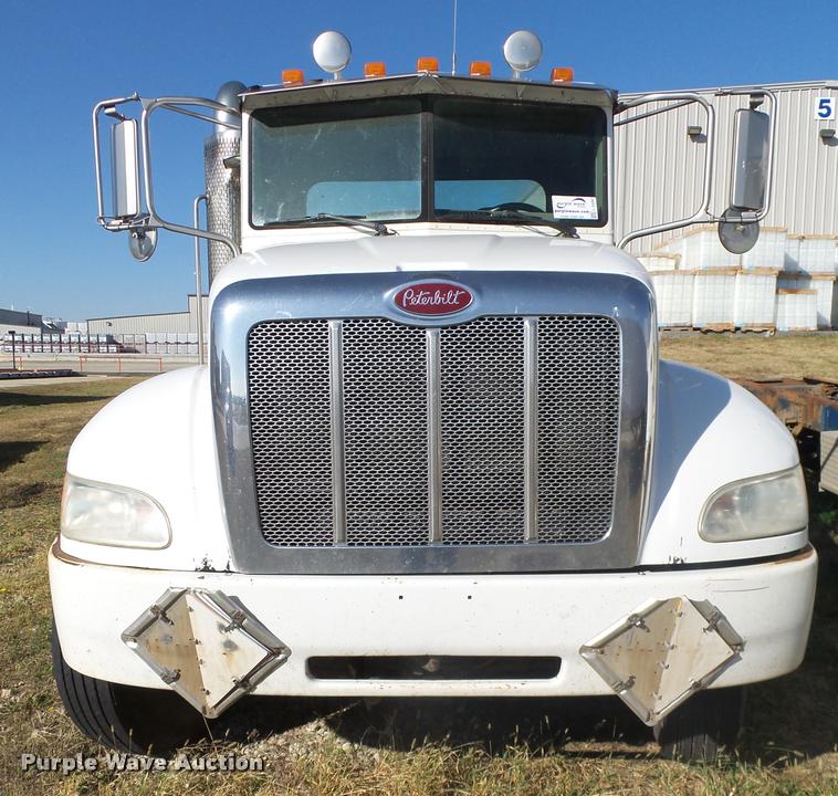 image for item L3308 2009 Peterbilt 335 truck cab and chassis