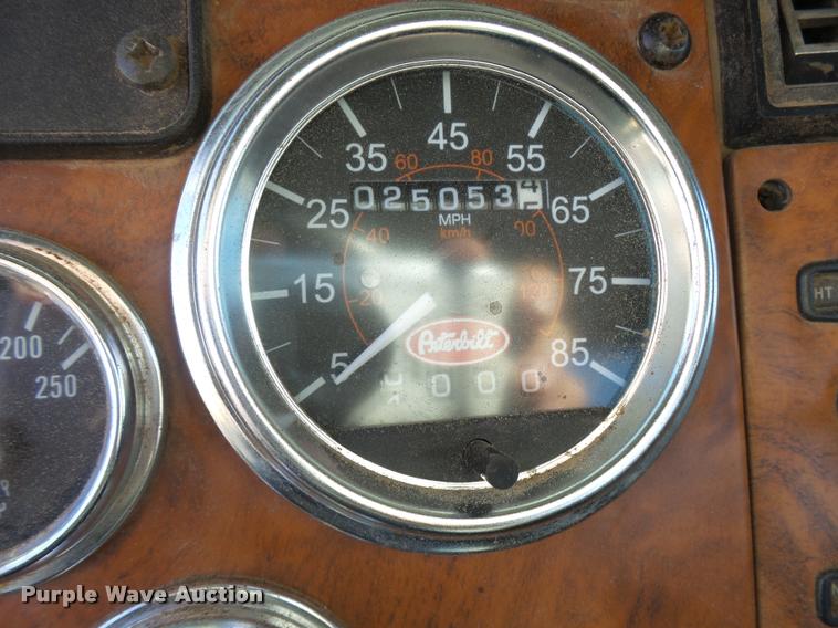 image for item L3308 2009 Peterbilt 335 truck cab and chassis