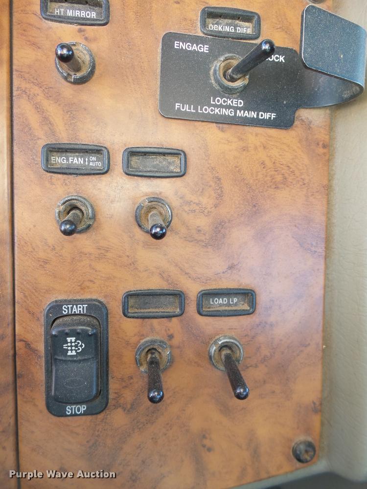 image for item L3308 2009 Peterbilt 335 truck cab and chassis