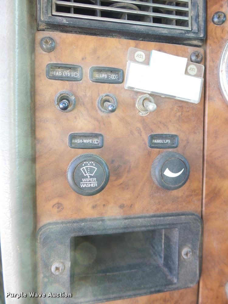 image for item L3308 2009 Peterbilt 335 truck cab and chassis