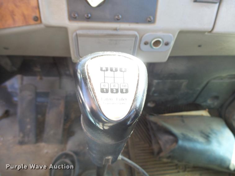 image for item L3308 2009 Peterbilt 335 truck cab and chassis