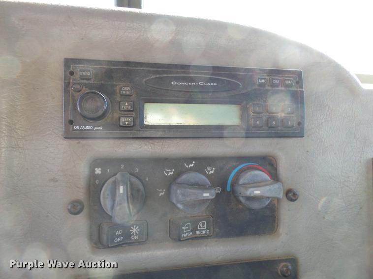 image for item L3308 2009 Peterbilt 335 truck cab and chassis