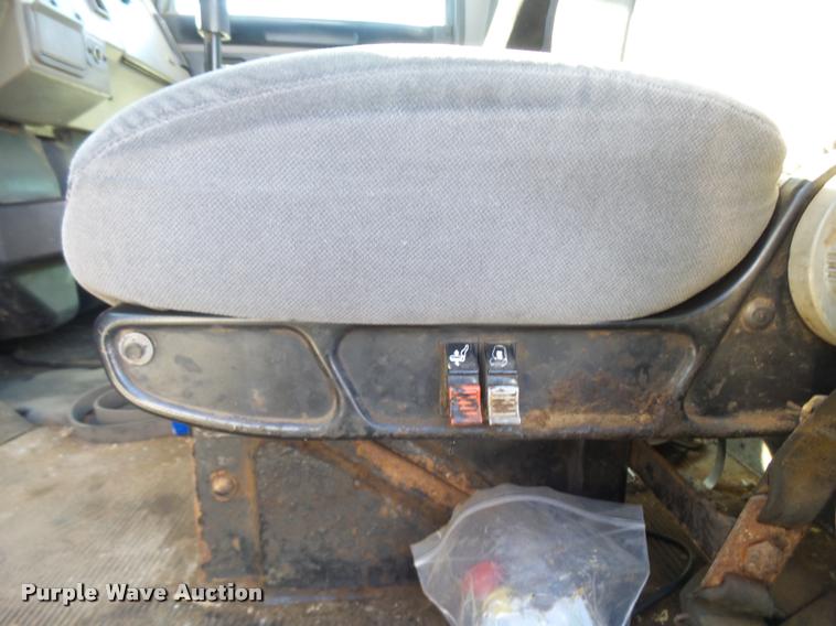 image for item L3308 2009 Peterbilt 335 truck cab and chassis