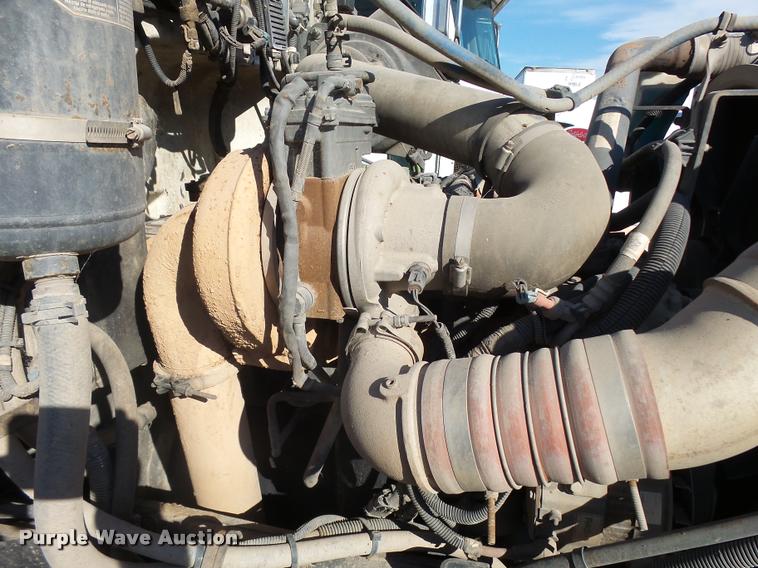 image for item L3308 2009 Peterbilt 335 truck cab and chassis