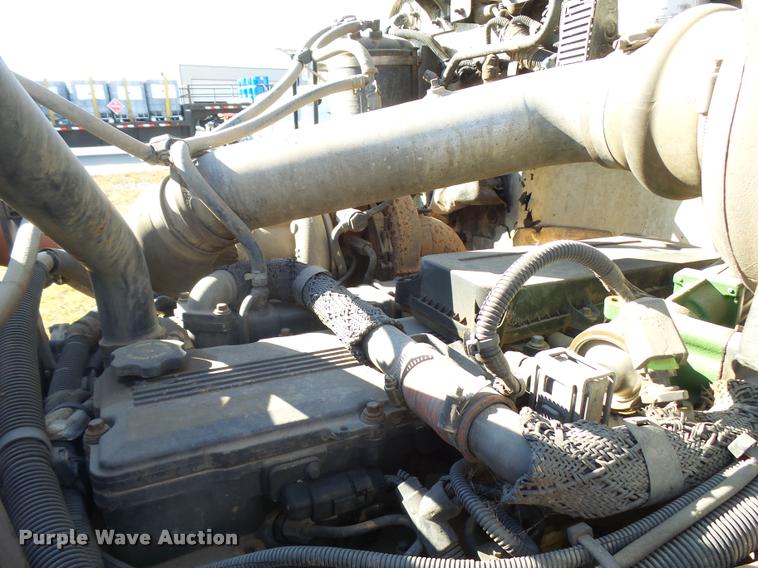 image for item L3308 2009 Peterbilt 335 truck cab and chassis