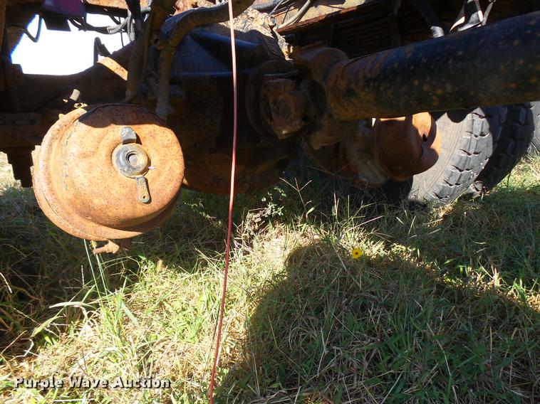 image for item L3308 2009 Peterbilt 335 truck cab and chassis