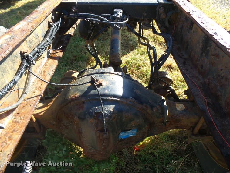 image for item L3308 2009 Peterbilt 335 truck cab and chassis