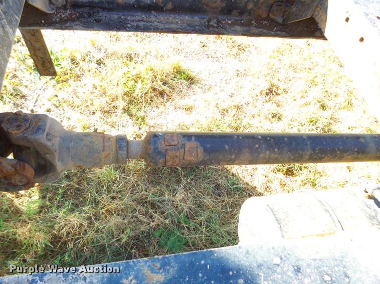 image for item L3308 2009 Peterbilt 335 truck cab and chassis