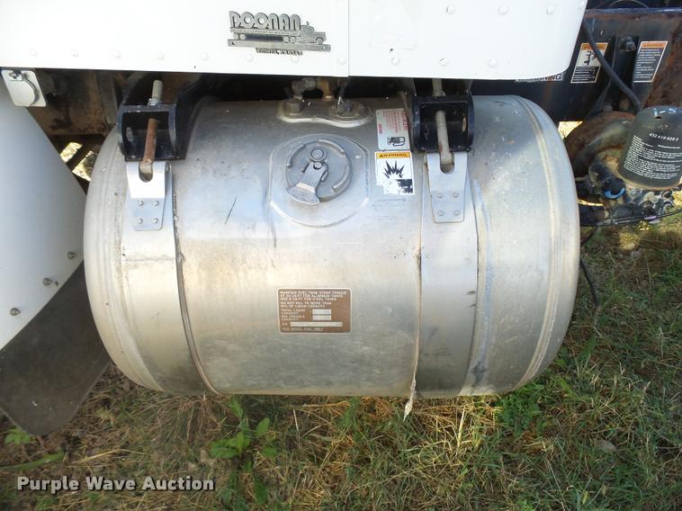 image for item L3308 2009 Peterbilt 335 truck cab and chassis