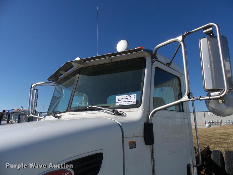 image for item L3308 2009 Peterbilt 335 truck cab and chassis
