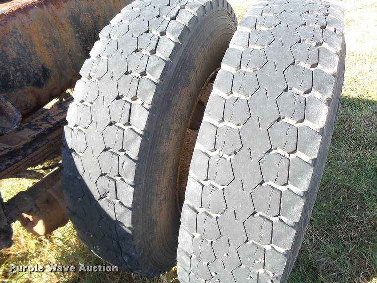 image for item L3308 2009 Peterbilt 335 truck cab and chassis