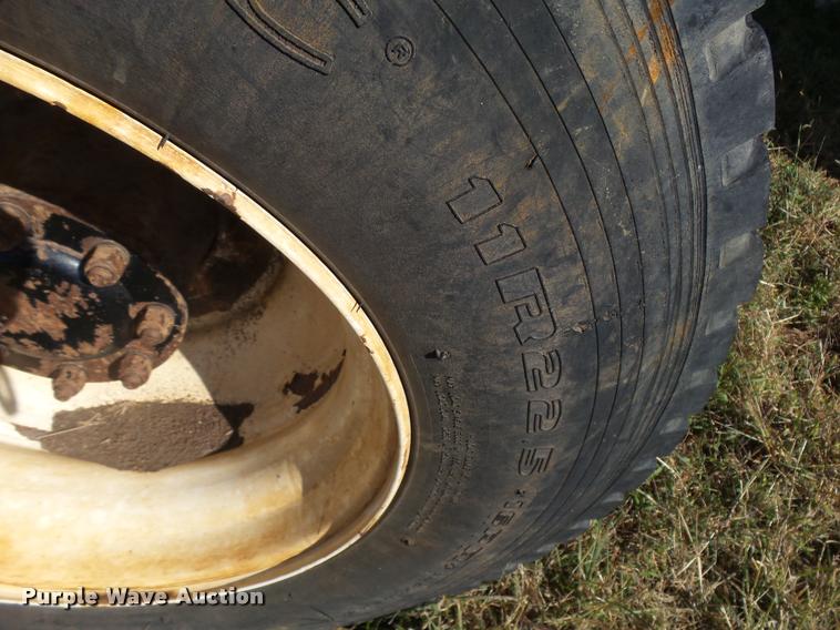 image for item L3308 2009 Peterbilt 335 truck cab and chassis