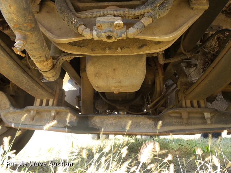 image for item L3308 2009 Peterbilt 335 truck cab and chassis