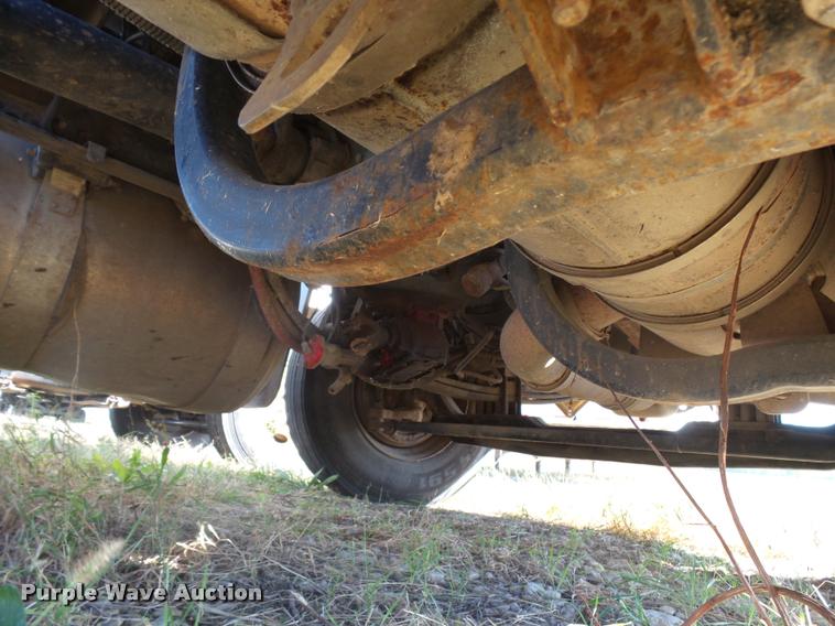 image for item L3308 2009 Peterbilt 335 truck cab and chassis