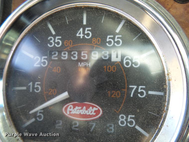 image for item L3309 2007 Peterbilt 335 truck chassis