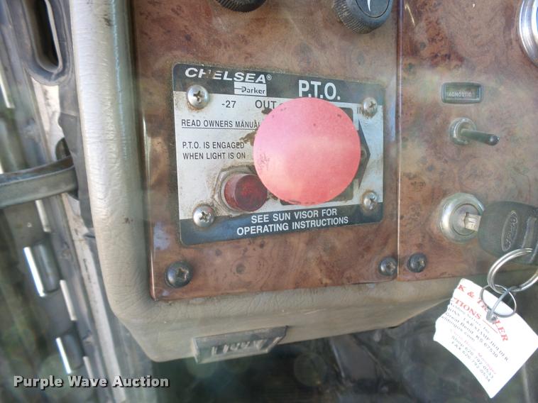 image for item L3309 2007 Peterbilt 335 truck chassis