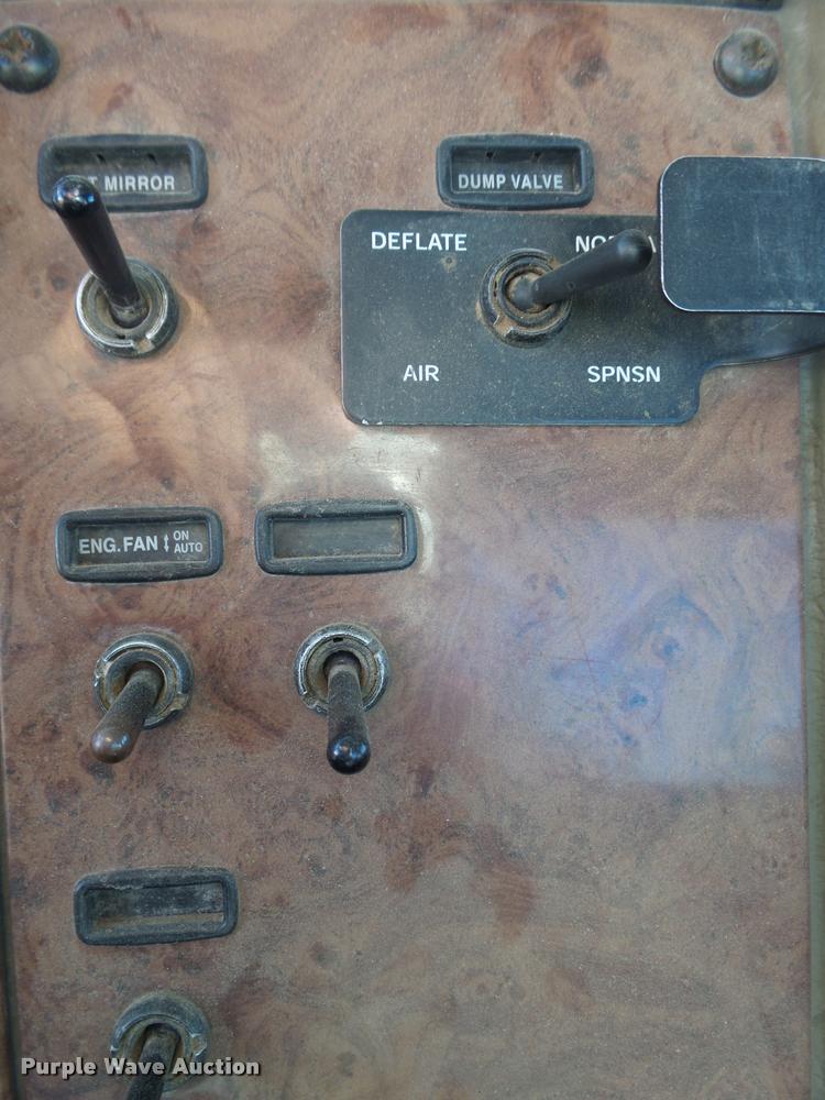 image for item L3309 2007 Peterbilt 335 truck chassis