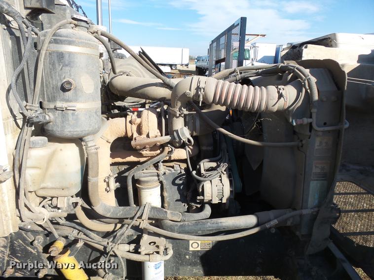 image for item L3309 2007 Peterbilt 335 truck chassis