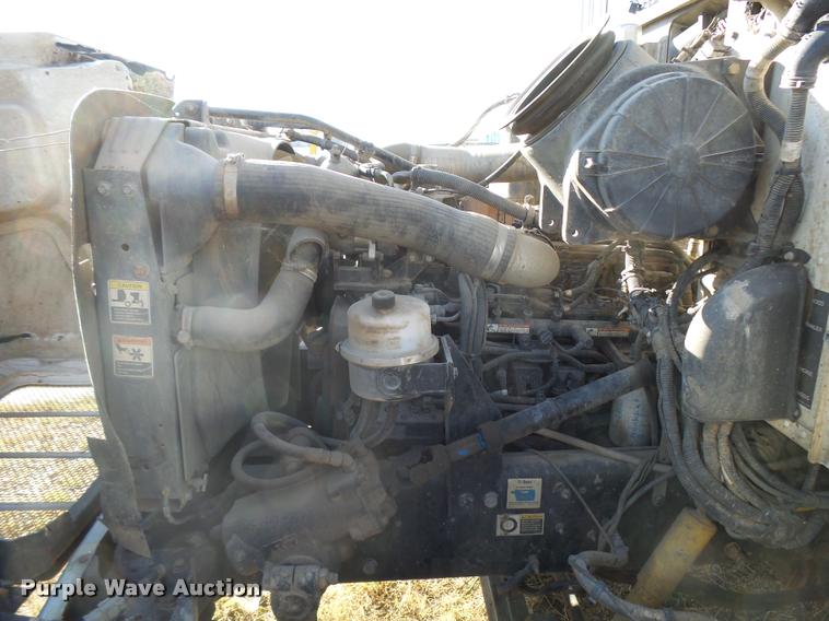 image for item L3309 2007 Peterbilt 335 truck chassis