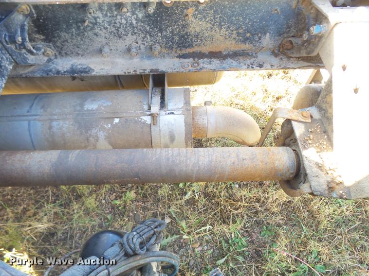 image for item L3309 2007 Peterbilt 335 truck chassis