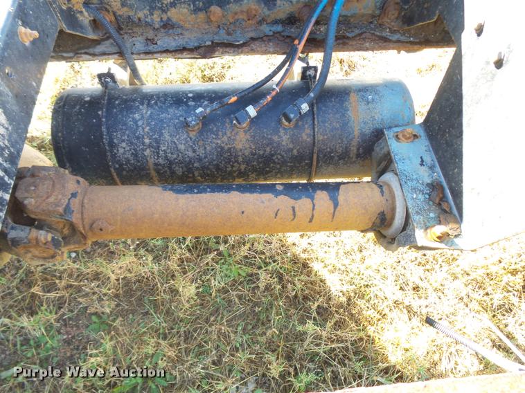 image for item L3309 2007 Peterbilt 335 truck chassis