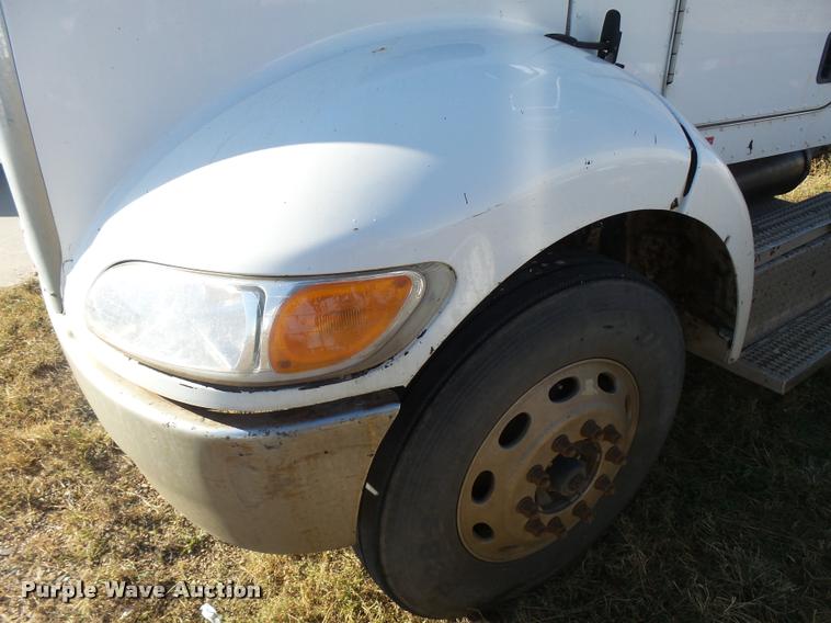 image for item L3309 2007 Peterbilt 335 truck chassis