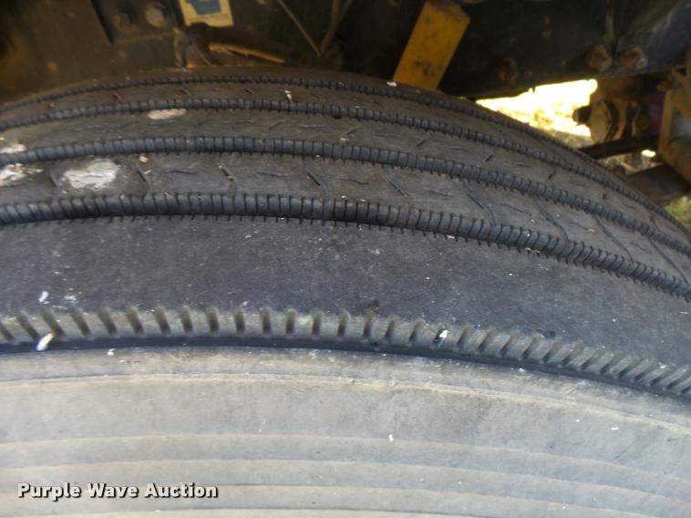 image for item L3309 2007 Peterbilt 335 truck chassis