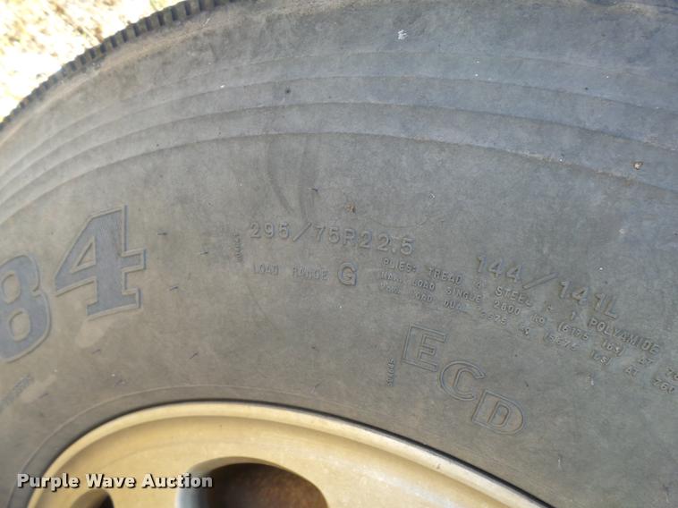 image for item L3309 2007 Peterbilt 335 truck chassis