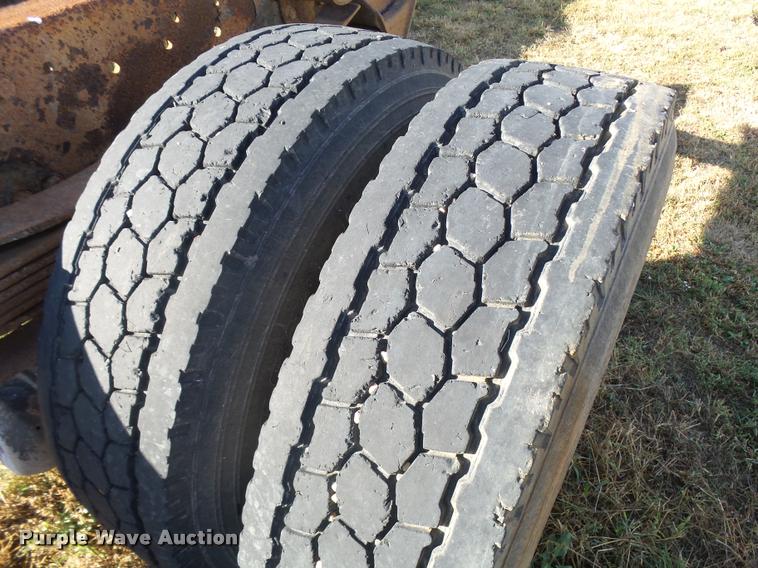 image for item L3309 2007 Peterbilt 335 truck chassis