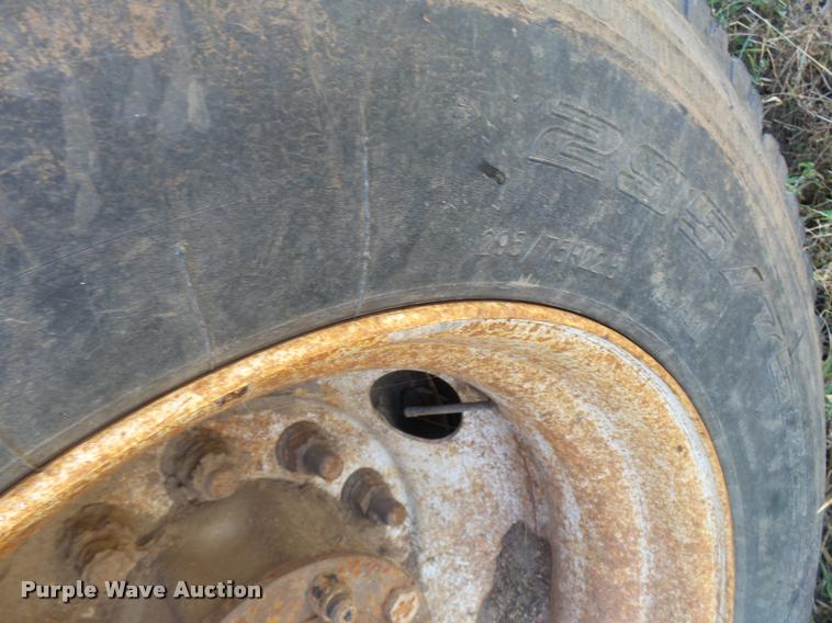 image for item L3309 2007 Peterbilt 335 truck chassis