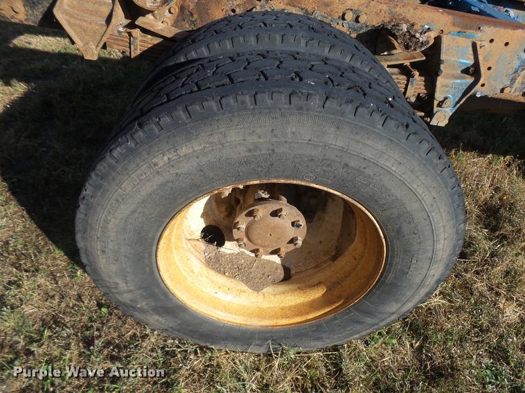 image for item L3309 2007 Peterbilt 335 truck chassis