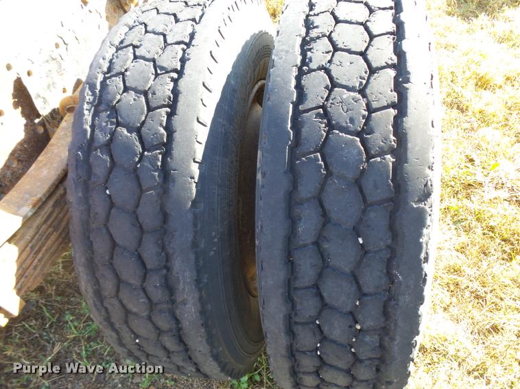 image for item L3309 2007 Peterbilt 335 truck chassis