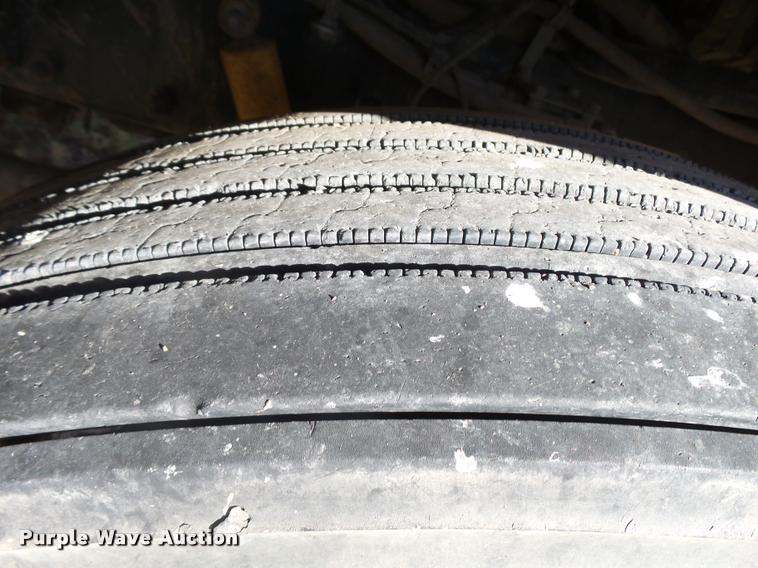 image for item L3309 2007 Peterbilt 335 truck chassis