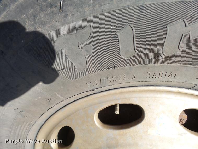 image for item L3309 2007 Peterbilt 335 truck chassis