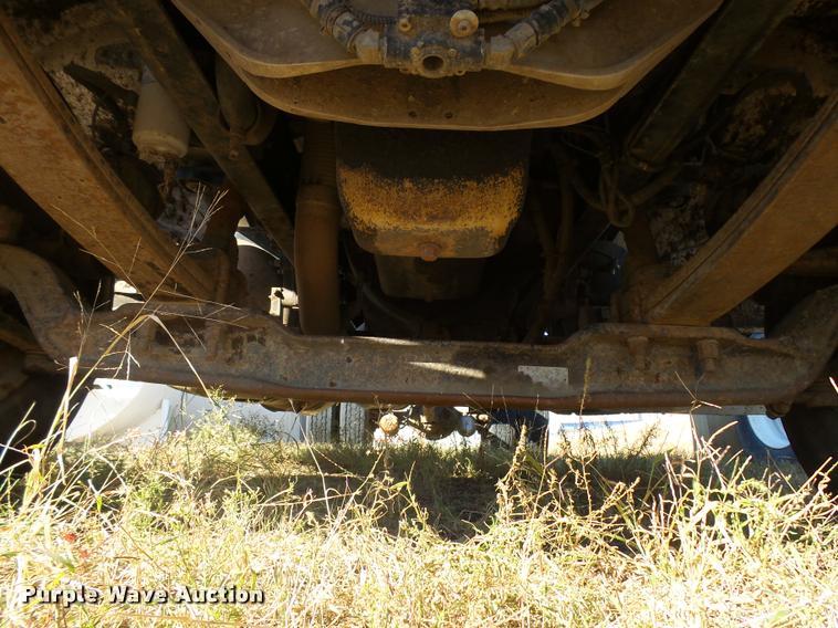 image for item L3309 2007 Peterbilt 335 truck chassis