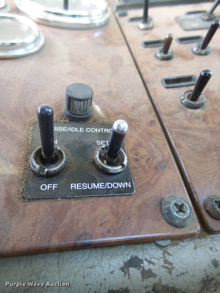 image for item L3309 2007 Peterbilt 335 truck chassis